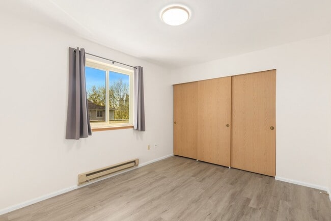 Building Photo - Charming 1 Bedroom Condo in Kenmore with P...