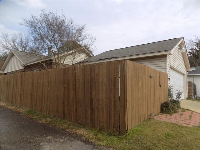 Building Photo - 4602 Cherry Tree Terrace
