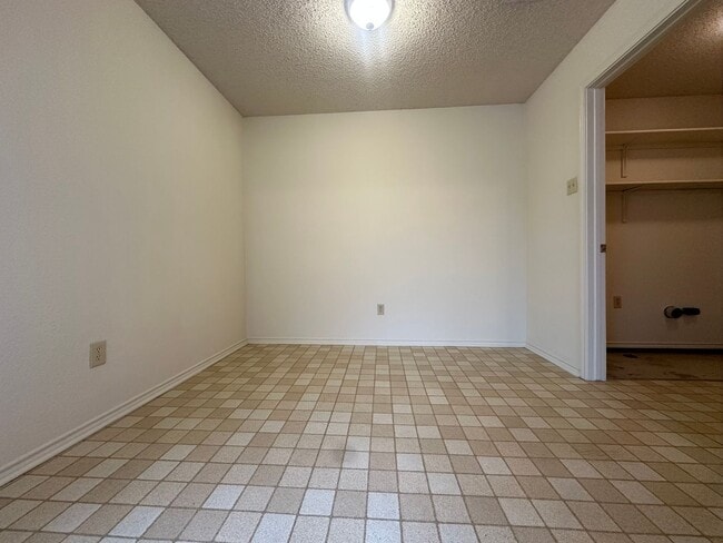 Building Photo - Duplex