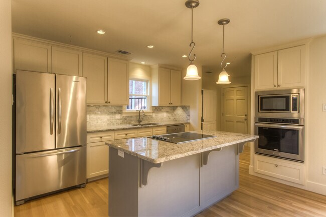 Building Photo - Fantastic Remodel in a Perfect Location!
