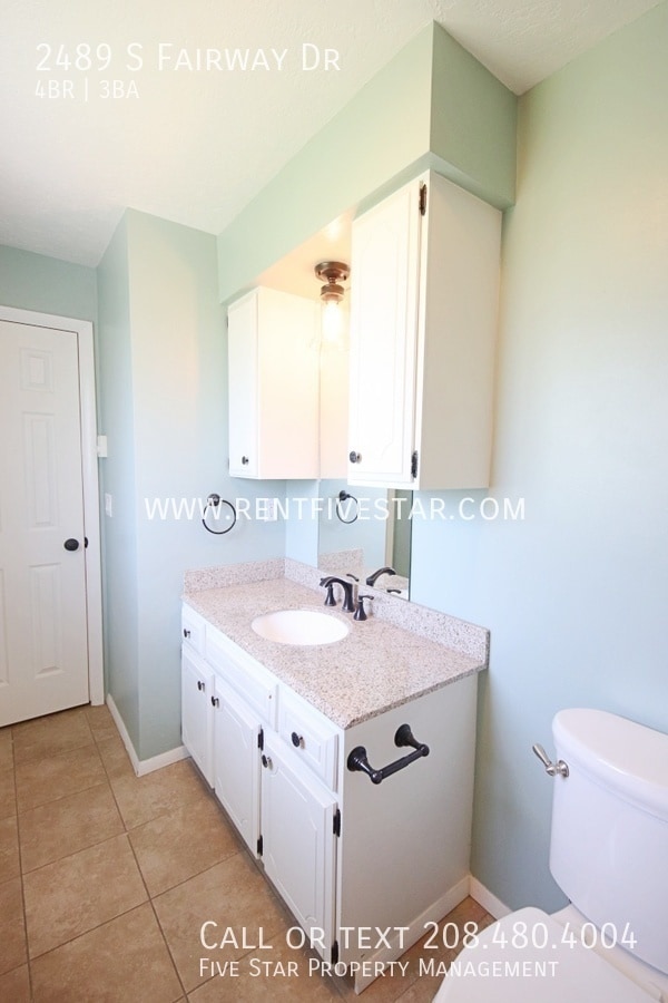 Building Photo - 2489 S Fairway Dr
