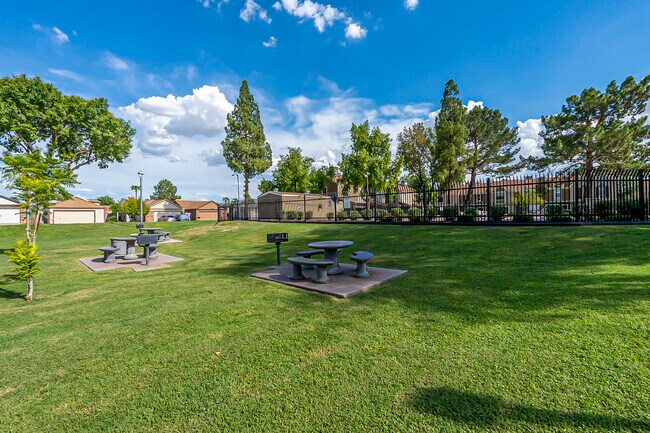 Building Photo - 18604 N 33rd Dr