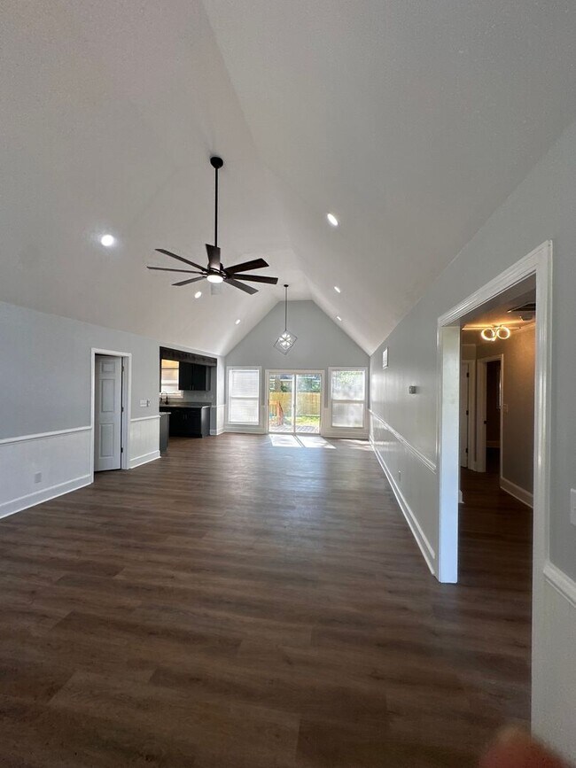 Building Photo - RENTAL HOME 4BD/3BTH