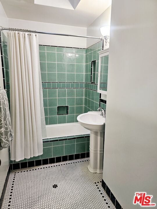 Building Photo - 650 S Gretna Green Way