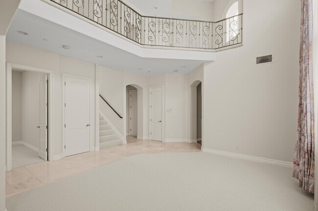 Building Photo - Stunning 4 bed, 4.5 bath home located on a quiet and highly desirable street in Redondo Beach