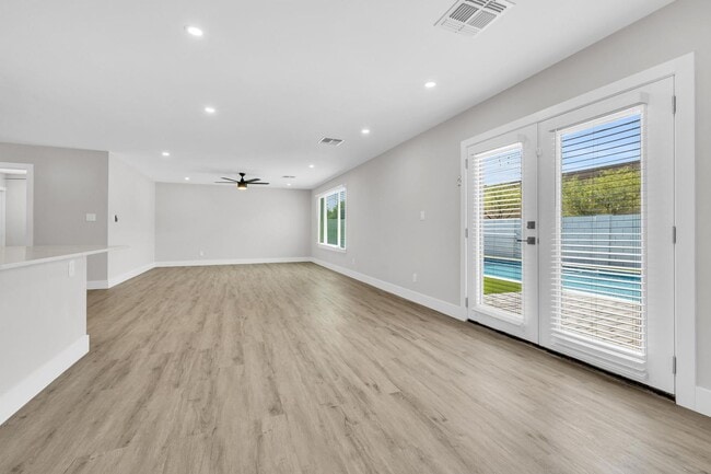 Building Photo - 6 BED/4 BATH Complete remodel with backyard pool & bar