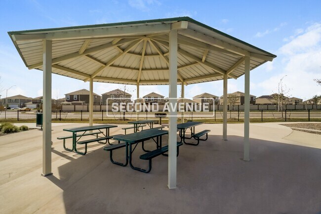 Building Photo - 3027 Jackson Smt