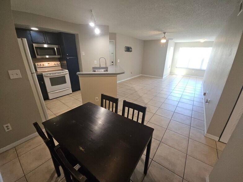 Building Photo - 4658 Commander Dr