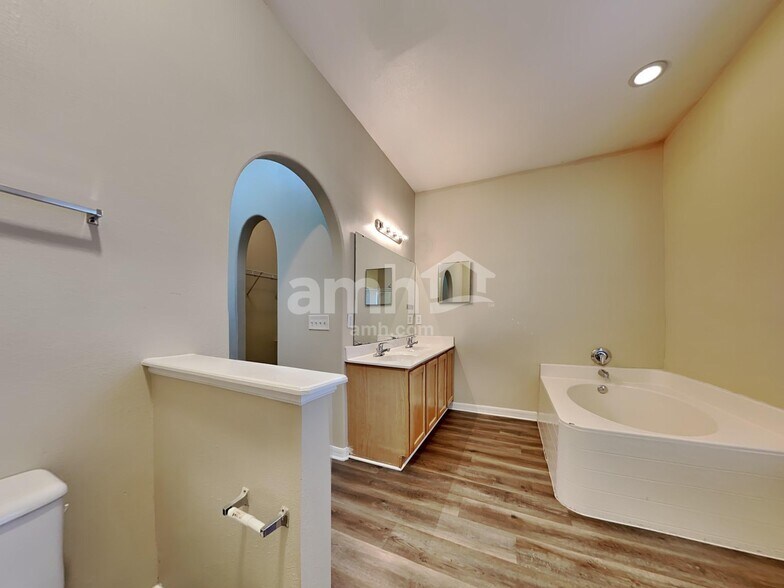 Building Photo - 8881 Shindler Crossing Dr