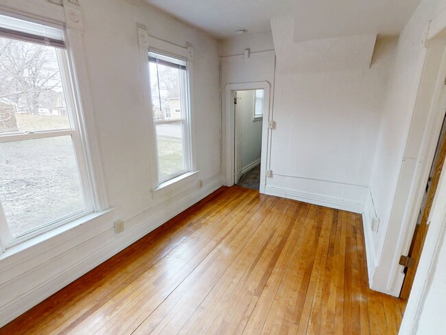 Building Photo - 2409 W 9th St