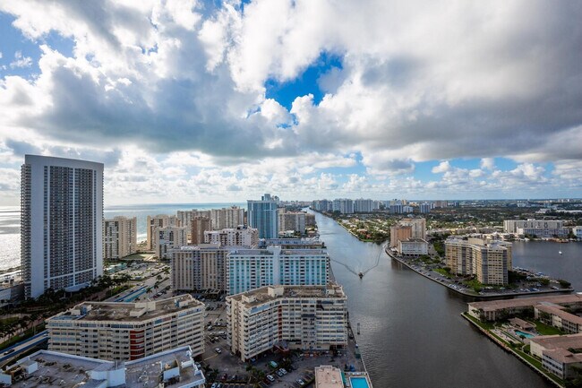 Building Photo - 2721 Hallandale Beach Blvd