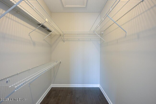 Building Photo - 10402 Timberwood Cir
