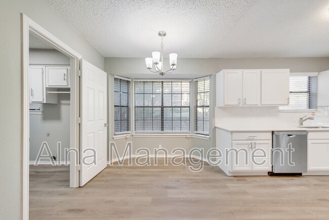 Building Photo - 1005 Canadian Cir