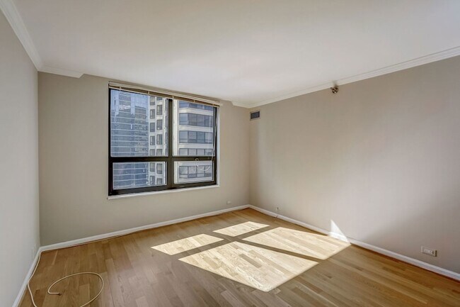 Building Photo - 401 E Ontario St
