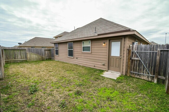 Building Photo - 5750 Kyle Cove Dr