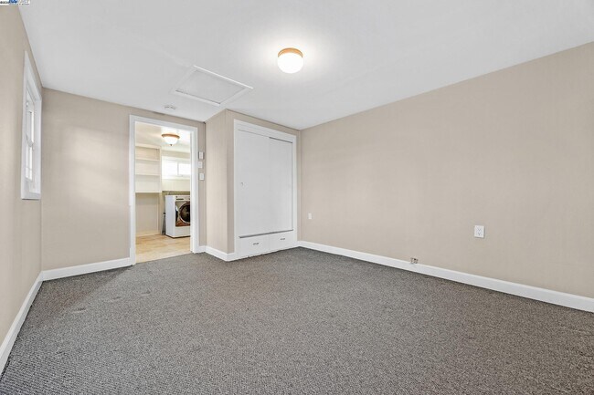 Building Photo - 2438 Upland Dr