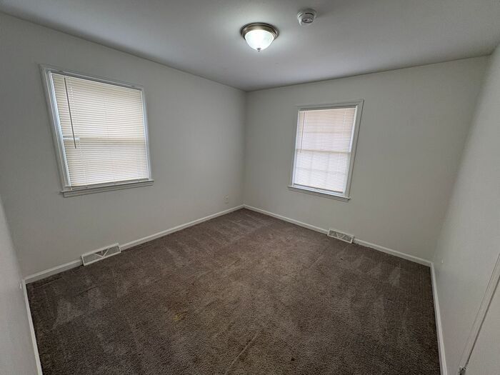 Building Photo - 7415 Willow Ave