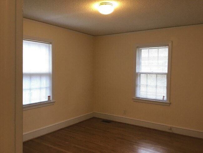 Building Photo - 3016 Hilton Rd