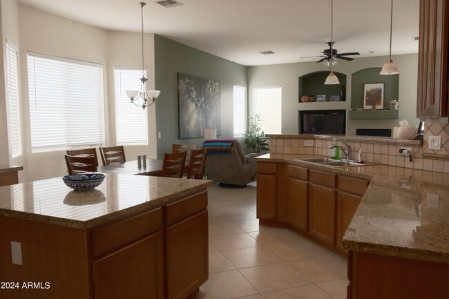 Building Photo - 18428 W Summer Haven Dr