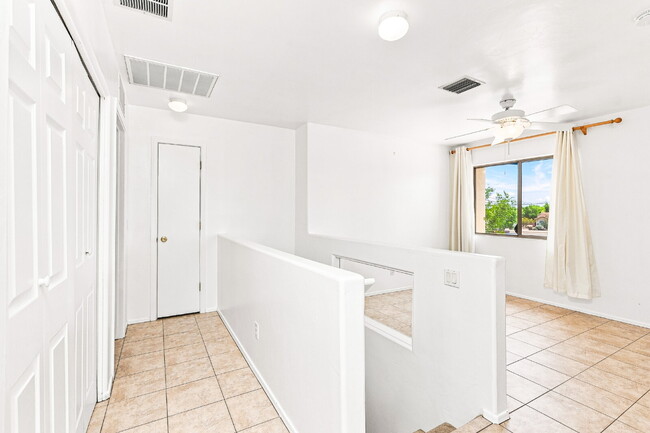 Building Photo - 2426 W Silverbell Tree Dr