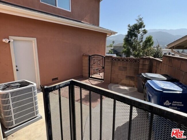 Building Photo - 729 Kenmore Cir