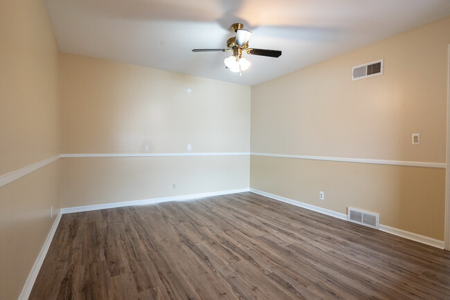 Bedroom 2 with walking closet - 3052 Lindenwood Dr