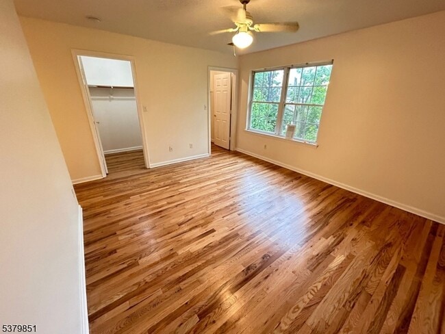 Building Photo - 498 Avon Ave