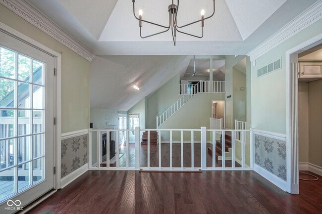 Building Photo - 858 Cedar Wood