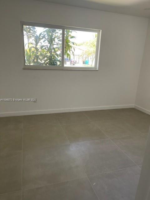 Building Photo - 11922 NE 12th Ct