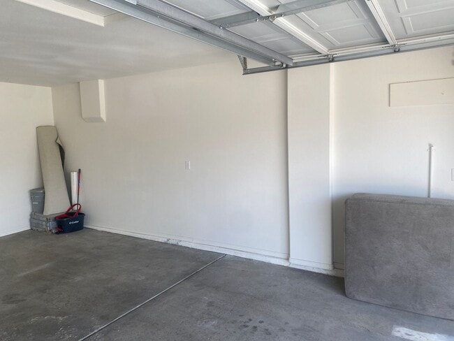 Building Photo - Stunning Home in Kingman – Spacious, Moder...