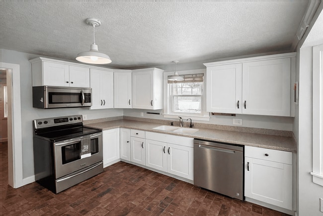 Building Photo - 4933 N Parma Rd