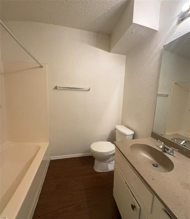 Building Photo - 605 Rollingway Dr