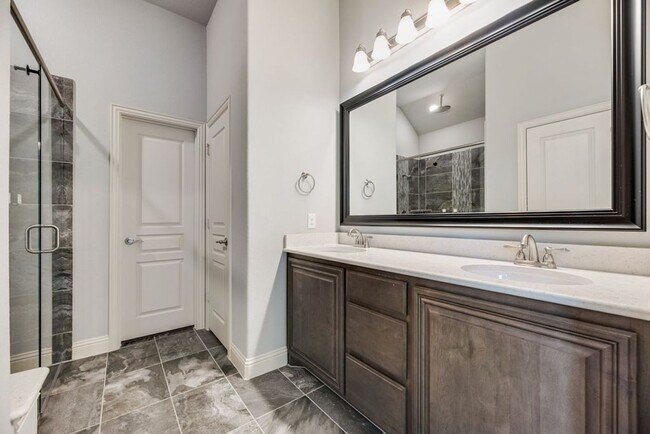 Building Photo - Charming 4-Bedroom plus office Home in Kreymer Estates