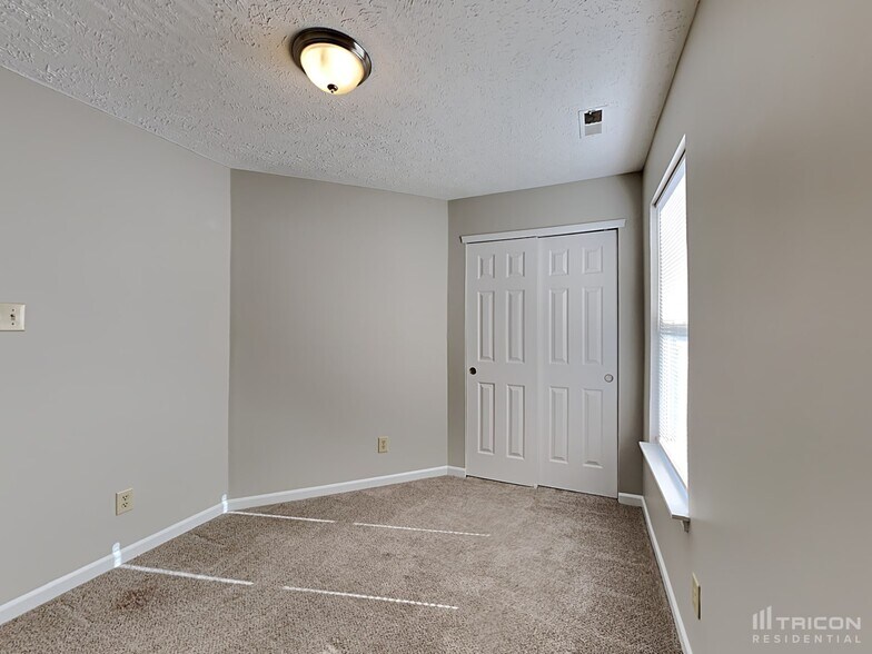 Building Photo - 4452 Redcliff N Ln