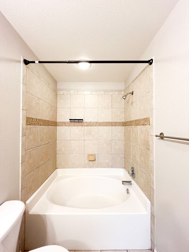 Building Photo - 1213 Cinch Dr