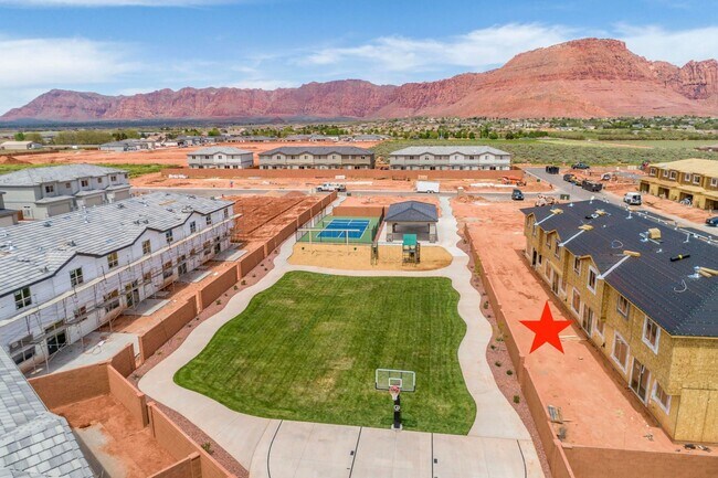 Building Photo - Newer- Red Mountain Vista Town Home,