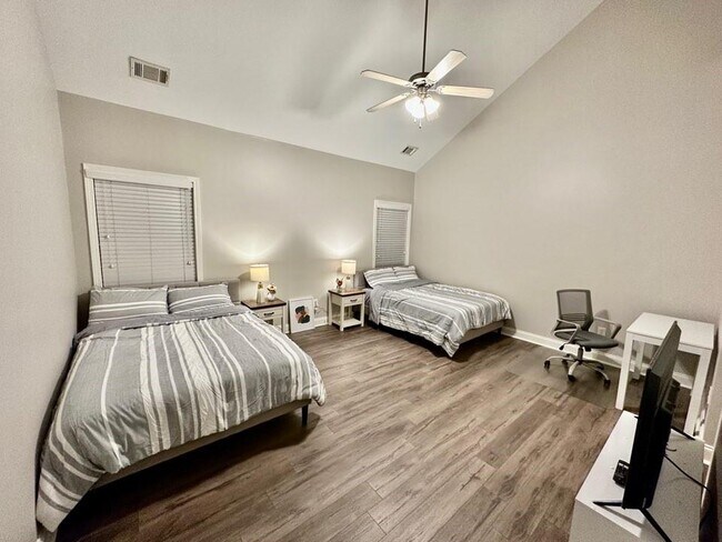 Building Photo - 5135 Cactus Cove Ln