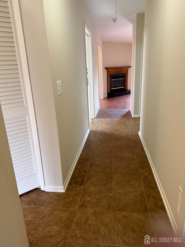 Building Photo - 92 Heather Ct