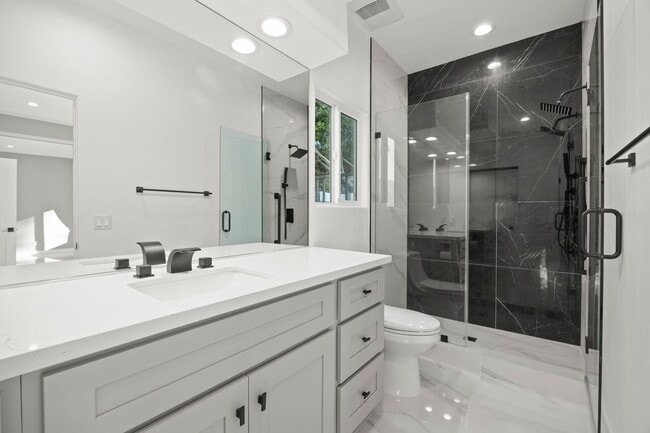 Building Photo - Modern Elegance Meets Scenic Privacy in Be...