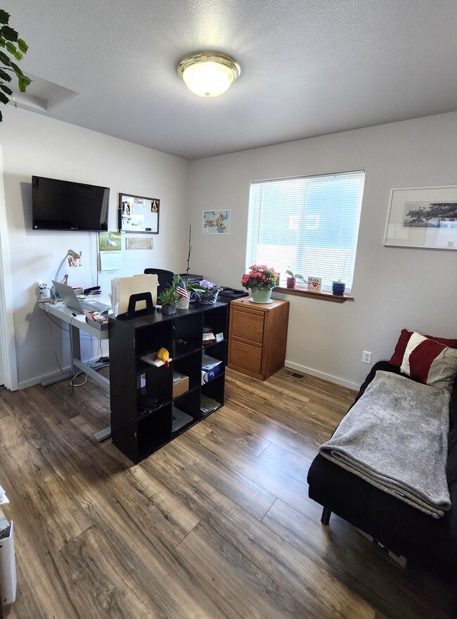 Building Photo - 5810 N Loraine St