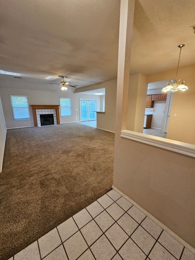 Building Photo - (3) Bed/(2) Bath Available NOW! Pet Negoti...