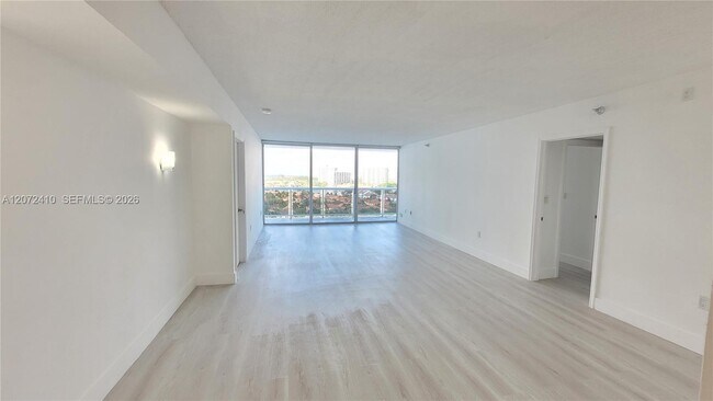 Building Photo - 20515 E Country Club Dr