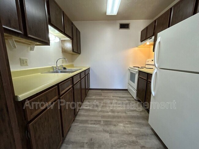 Building Photo - 1004 18th St