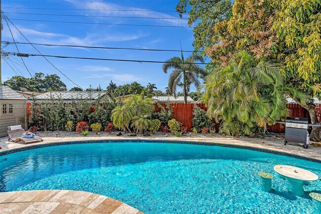 Building Photo - 4633 SW 28th Ave
