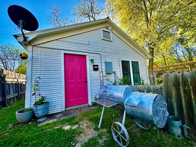 Primary Photo - 1 Bedroom Guesthouse