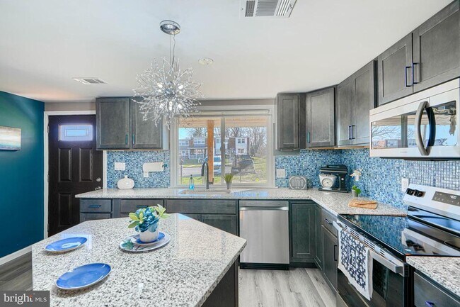 Building Photo - 800 Seckel Ct