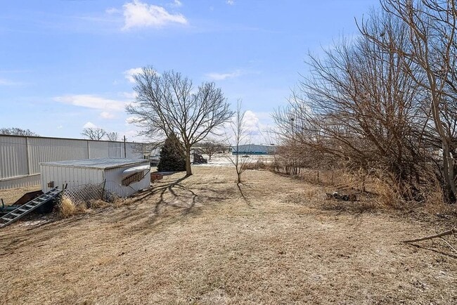 Building Photo - 2025 S Bluff Blvd