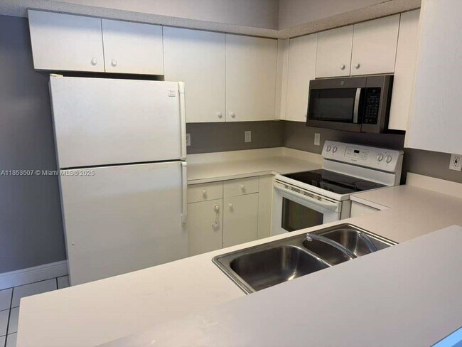 Building Photo - 5550 NW 61st St