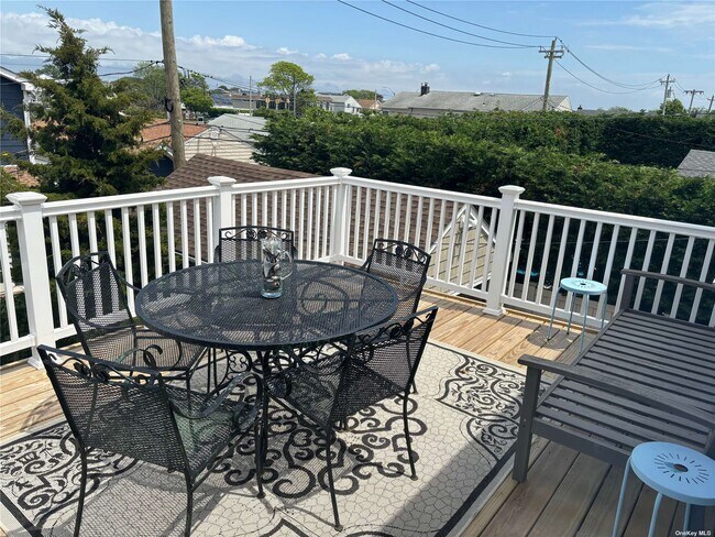 Building Photo - 739 E Walnut St