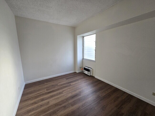 Building Photo - Spacious 2br/1.5ba/2pkg Condo in Waikiki